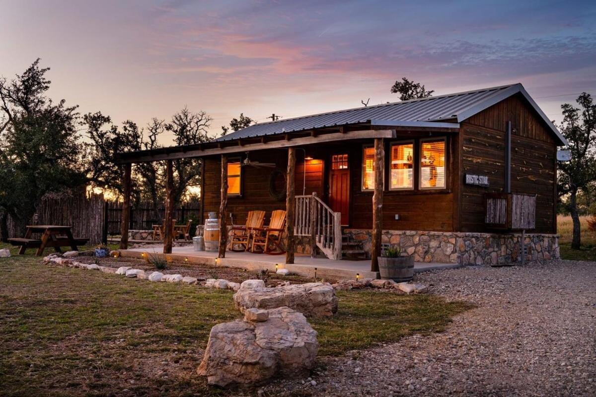 Rockin' R - Rustic Star Fredericksburg