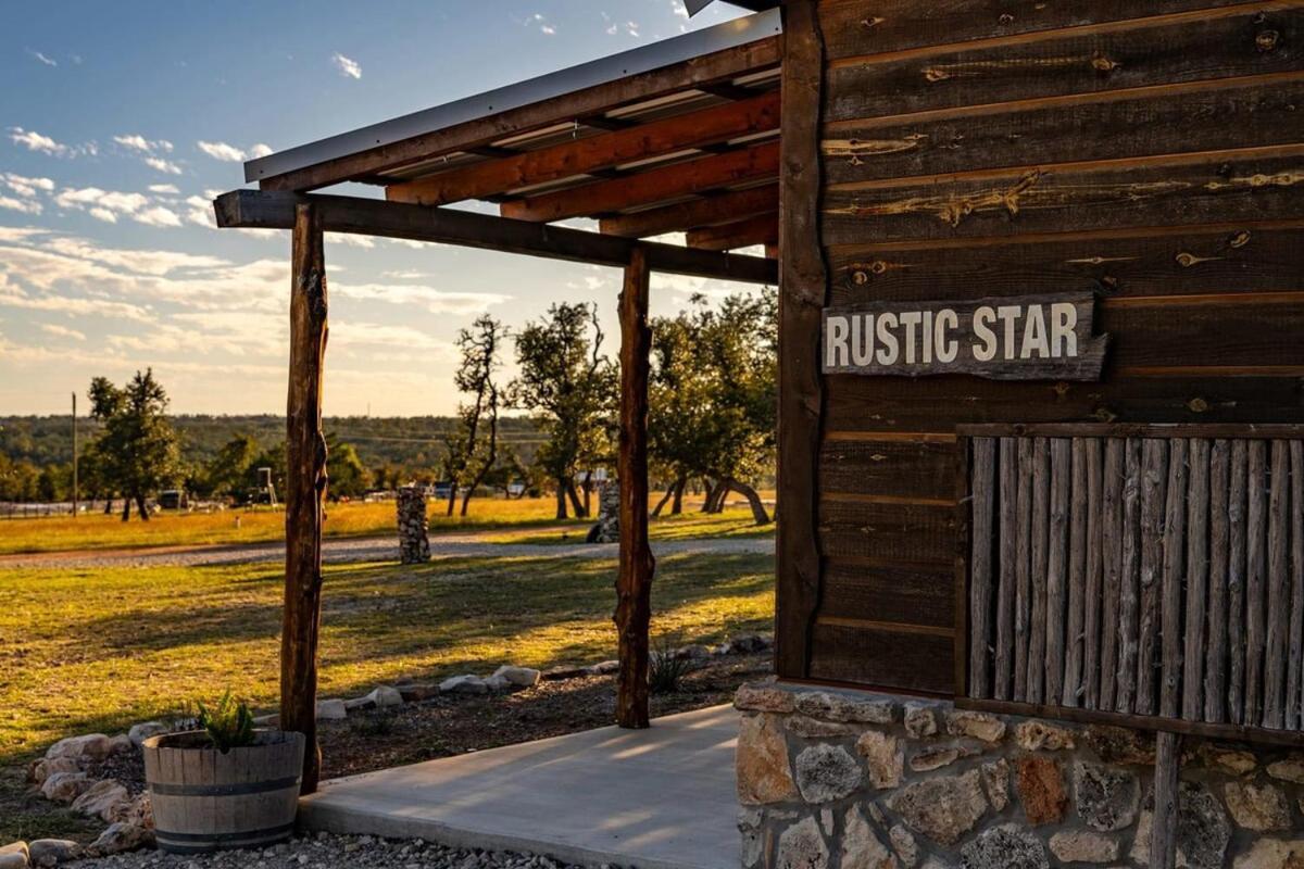 Rockin' R - Rustic Star * Fredericksburg